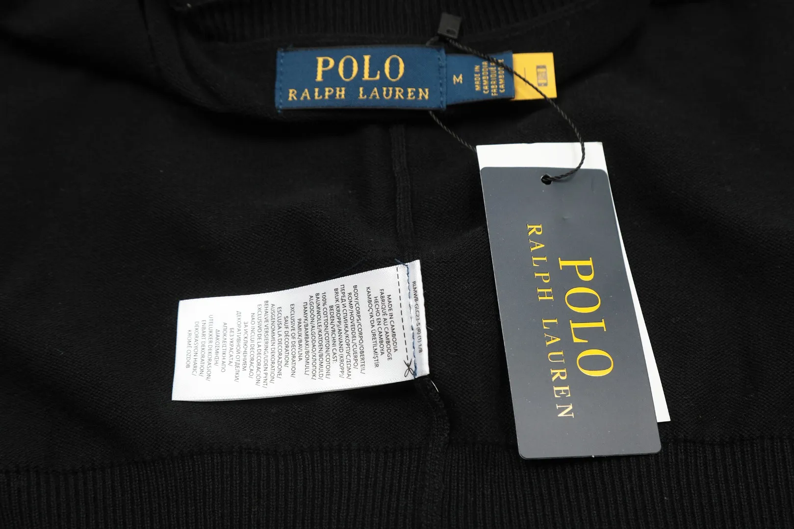 P190 Top quality" Style number: DS010# [Ralph Lauren solid color round neck basic pony embroidered logo knitted cardigan long sleeves] ✅Ralph Lauren Ralph Lauren classic basic versatile jersey cardigan long-sleeved small jacket ✅Main supplier of platform live broadcast wholesale entity ✅ZP quality 1:1 version can scan the code to enter the GF website Counter quality ✅Detailed quality is the only one in Guangzhou Imported quality cotton yarn focuses on high-end and cost-effective Needless to say good quality. ✅The version is restored to the original. Loose, comfortable and stress-free. Simple is high-end. Classic is timeless. ✅The upper body is simple and easy to match. A must-have for goddess ootd. Good-looking clothes are never picky. A must-have in the goddess’ wardrobe. Size: S-XL. Color: off-white, light blue, pink, khaki, military green, gray, navy blue, black, Chinese red, mint green.